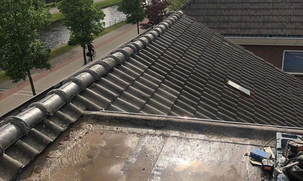 Lekkage op plat dak in Rozenburg